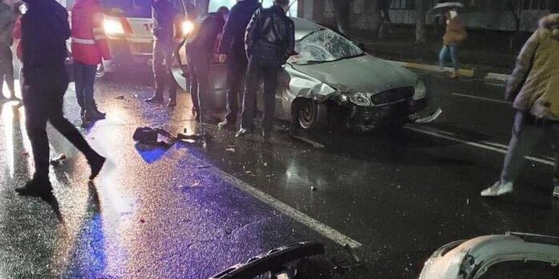 Страшная авария под Киевом: водитель Daewoo на полной скорости врезался в грузовик