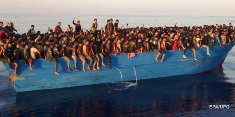 Береговая охрана Италии спасла сотни мигрантов