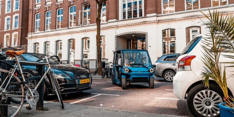 В Нидерландах представили электромобиль с солнечными батареями за $6700