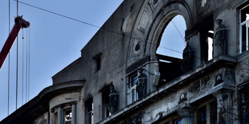 Перекрытая улица и поиски пропавших: что происходит на месте пожара в Одессе