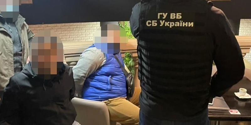 В Киеве задержали мошенников, обещавших иностранцам легализацию