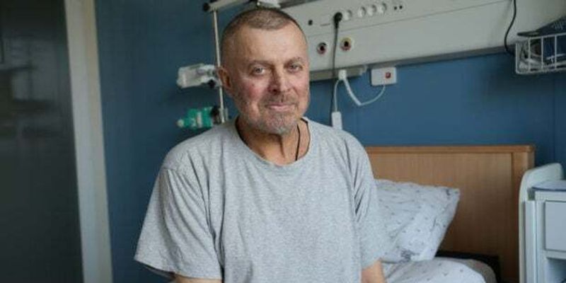Во Львове 57-летнему пациенту с раком крови пересадили костный мозг: говорит, летает от радости