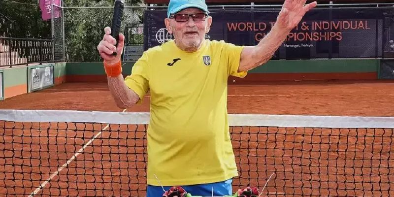 Старший в мире теннисист Леонид Станиславский отмечает 100 лет