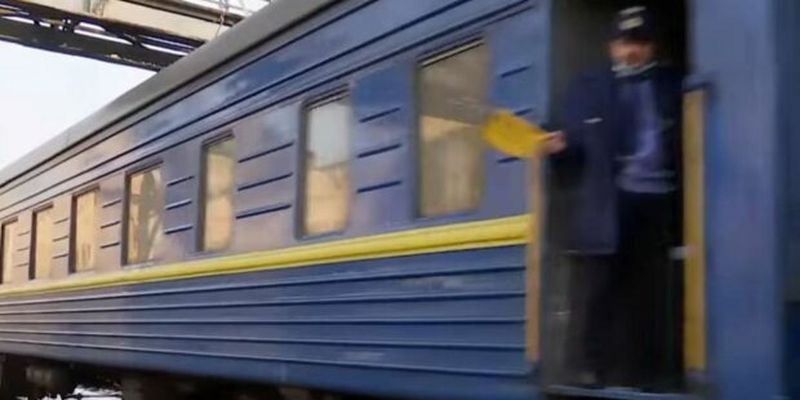 Выплаты прямо на вокзале: украинцы теперь могут получить денежную помощь через Укрзализныцю и Укрпочту