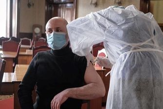 COVID-прививки получили еще 65 тысяч украинцев