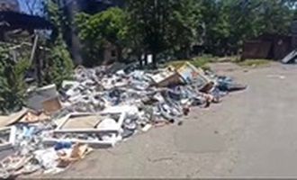 На улицах Мариуполя лежит девять тонн мусора - мэр