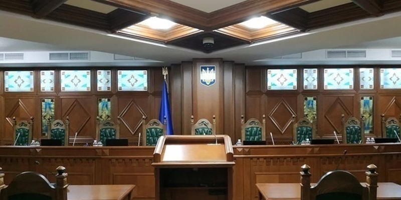 Тупицкий созывает КСУ из-за указа Зеленского
