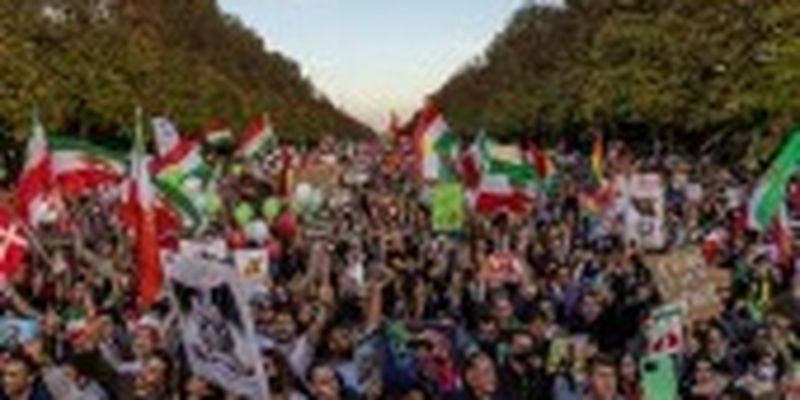 Іран намагається придушити протести смертними вироками - активісти