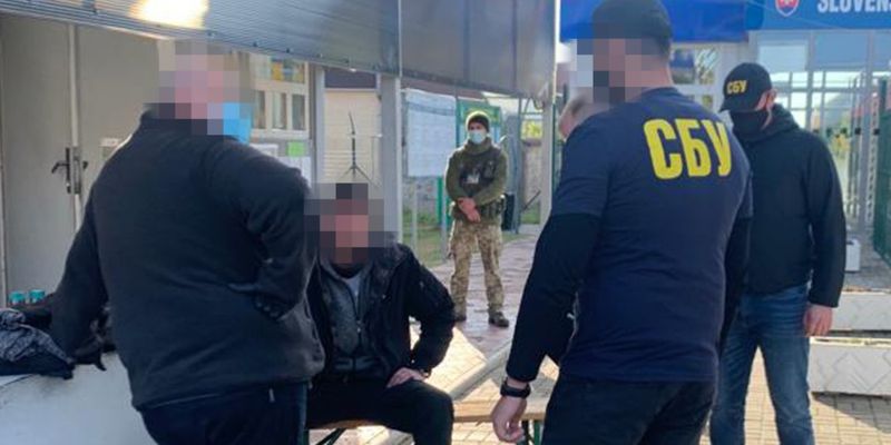 На Закарпатье иностранец пытался вывезти в ЕС 3 килограмма ртути