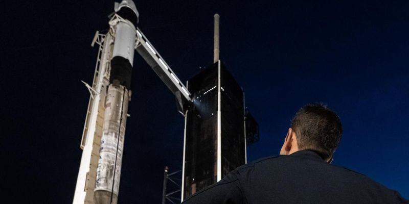 Ночью SpaceX отправит первых туристов на орбиту