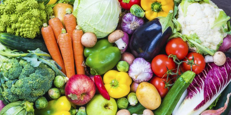 С каждым приемом пищи осенью надо съедать хотя бы по одному-два овоща- медик
