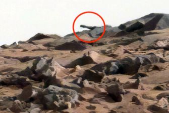 На Марсе обнаружены древняя пушка и пришелец в шлеме