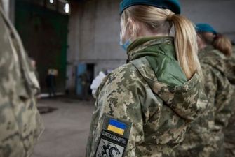 Украинки креативно отреагировали на воинский учет женщин. ВИДЕО