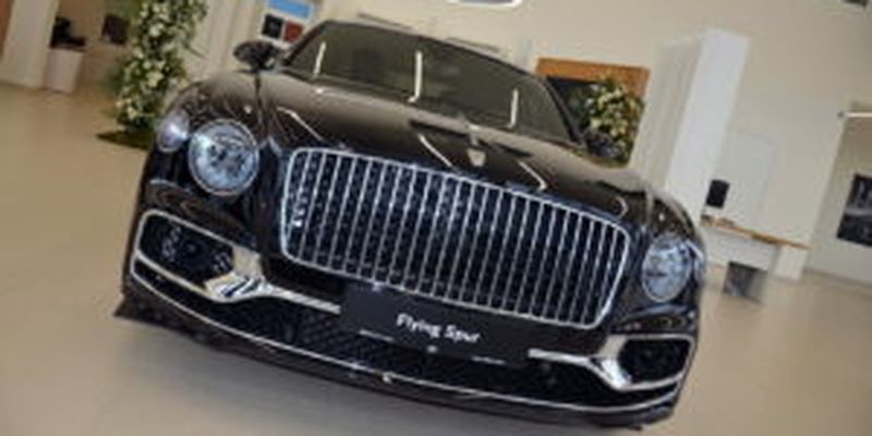 Любимый автомобиль миллионеров: в Украину привезли Bentley Flying Spur