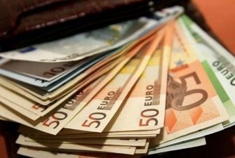 НБУ передав банкам ще $100 млн та 72 млн євро готівкою