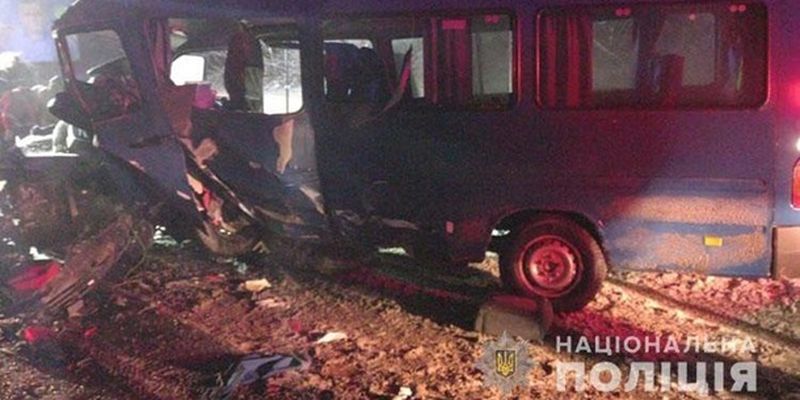 Автотроща з маршруткою на Тернопільщині: у лікарні померли двоє травмованих