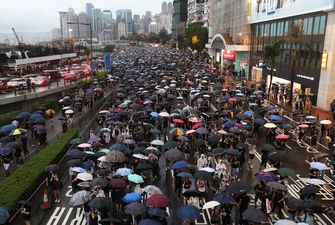 На улицы Гонконга с протестами вышли более миллиона человек