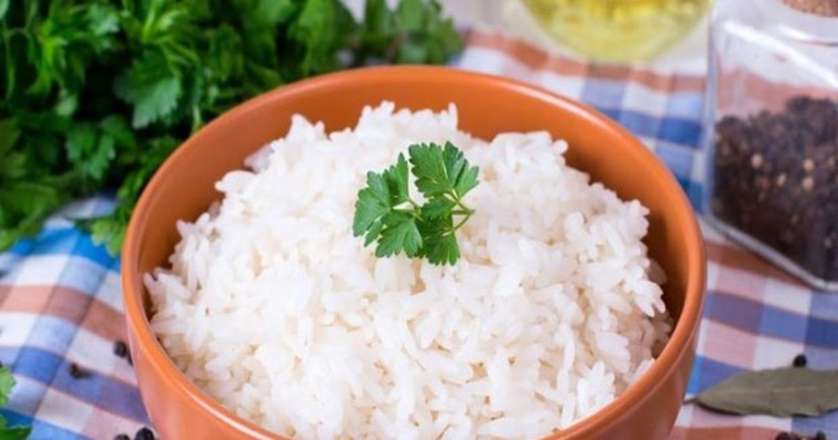 Рис с маслом рецепт. Рис рассыпчатый на гарнир. Белый рассыпчатый рис на гарнир. Персидский рассыпчатый рис. Способы приготовления рассыпчатого риса.