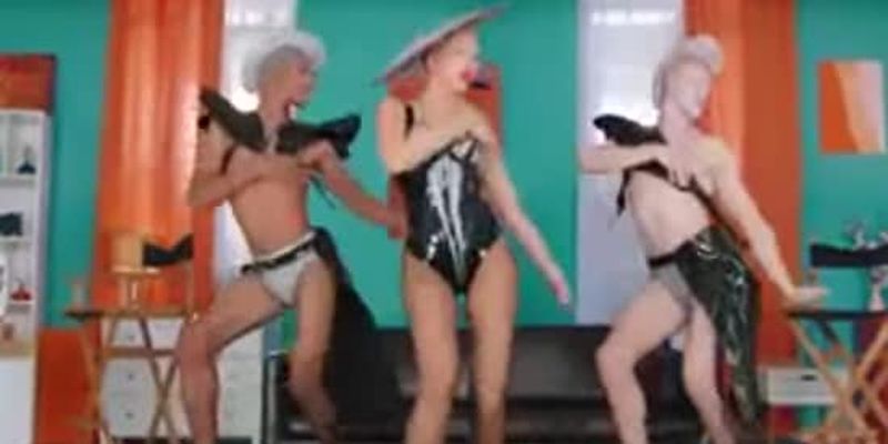 Яскрава Оля Полякова у новому кліпі змусила танцювати зомбі та чоловіків на підборах