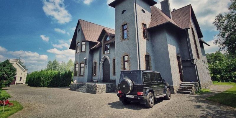 Под Киевом продают мрачный замок за 1 миллион долларов