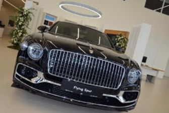 Любимый автомобиль миллионеров: в Украину привезли Bentley Flying Spur