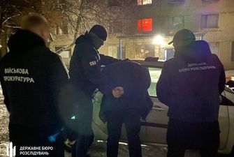 Продавал наркотики: в Киеве задержали военного. Фото