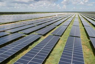 В Африке запустили крупнейшую солнечную электростанцию. Фото