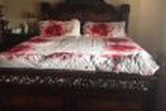 Полицейский купил постельное белье, превратившее его кровать в место преступления