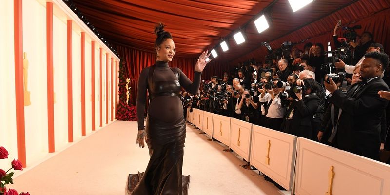 Три "беременных" образа Рианны на церемонии "Оскар 2023"