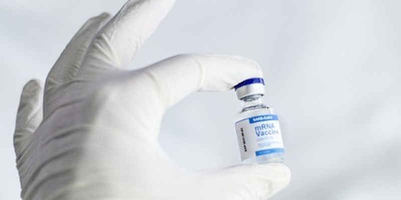 Омикрон-штамм наступает: фармацевты уже начали работу над вакциной