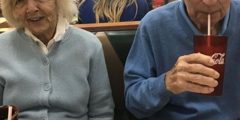 В США подружжя прожило 65 років разом і померло від коронавірусу в один день