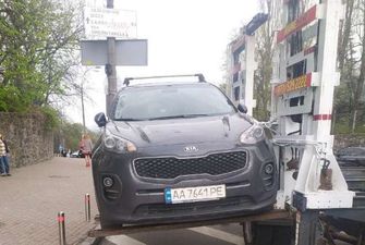 «Героїв паркування» не меншає: скільки автівок забрали з вулиць Києва у квітні