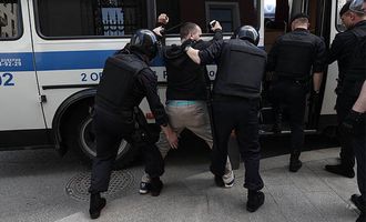 В 20 городах РФ накануне акции в поддержку Навального прошли задержания