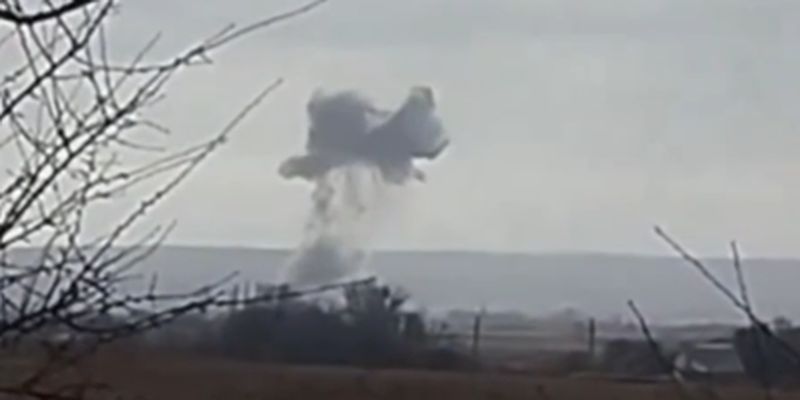 "Вот это случай": жители Донбасса сняли на видео падение одного из самолетов России