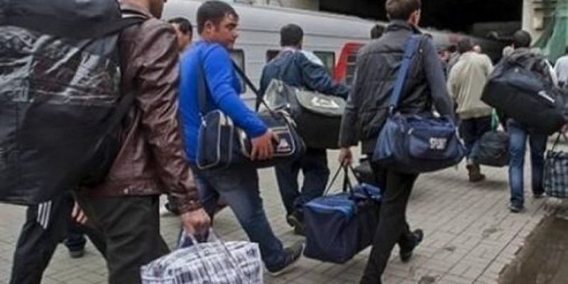 Українці отримали 70% дозволів на роботу у Польщі у 2018 році