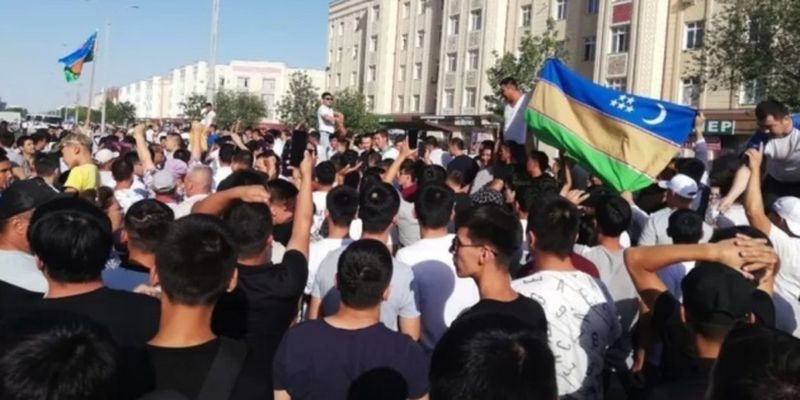 В Узбекистане намерены отказаться от некоторых изменений в Конституцию из-за протестов