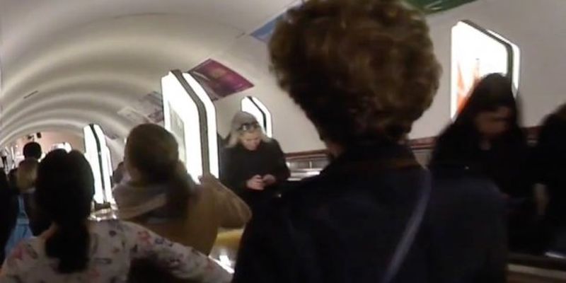 Паника в киевском метро: около десятка человек пострадали от газа