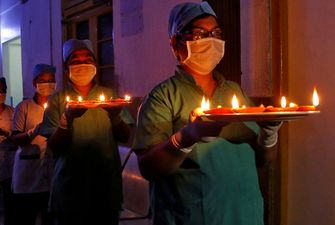 Миллионы свечей за здравие: Индия изгоняет коронавирус