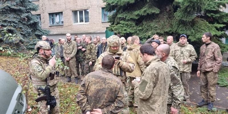 Обмен пленными: Украина вернула домой еще 32 защитника, – Ермак