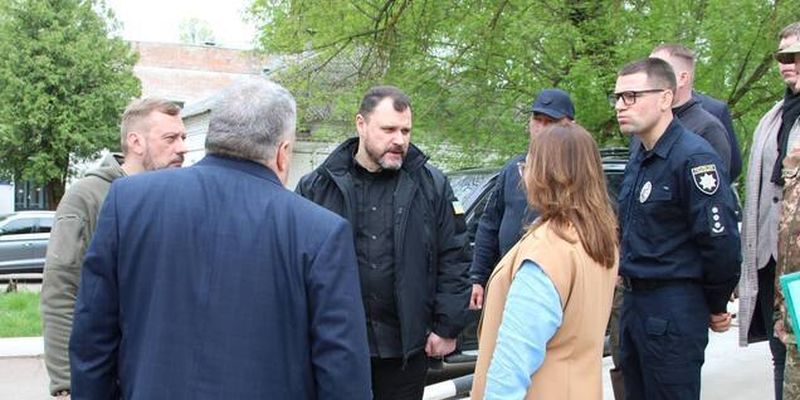 "Прежде всего – безопасность": министр МВД в Черкассах и Чернигове встретился с руководителями ОВА