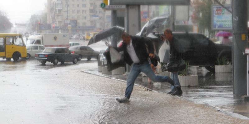 Погода испортится еще больше: Украину накроют дожди и грозы