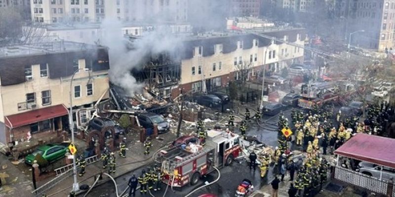 В Нью-Йорке взрыв газа обрушил часть дома