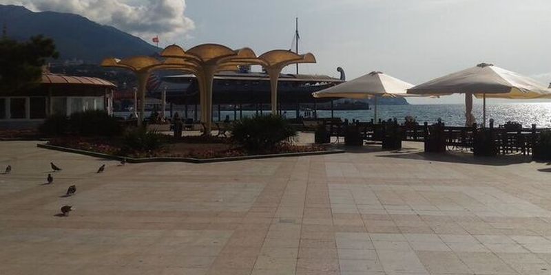 "Полное собрание скреп": в Крыму показали пустые пляжи