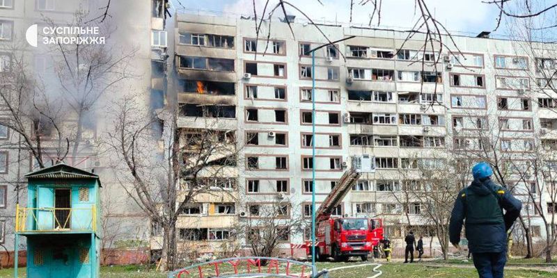 Ракетная атака на Запорожье: ВС РФ во время обстрела попали в жилой дом