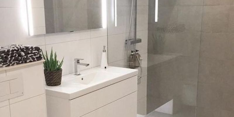 Дизайн ванної в білих кольорах: особливості стилю та варіанти оформлення