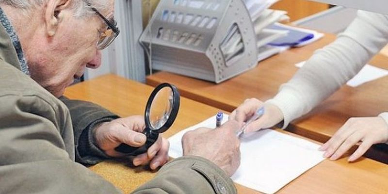 Украинцам трижды пересчитают пенсии и выплаты: появились точные цифры