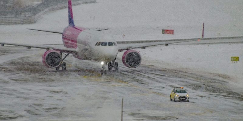 Через негоду львівський аеропорт став запасним для Києва
