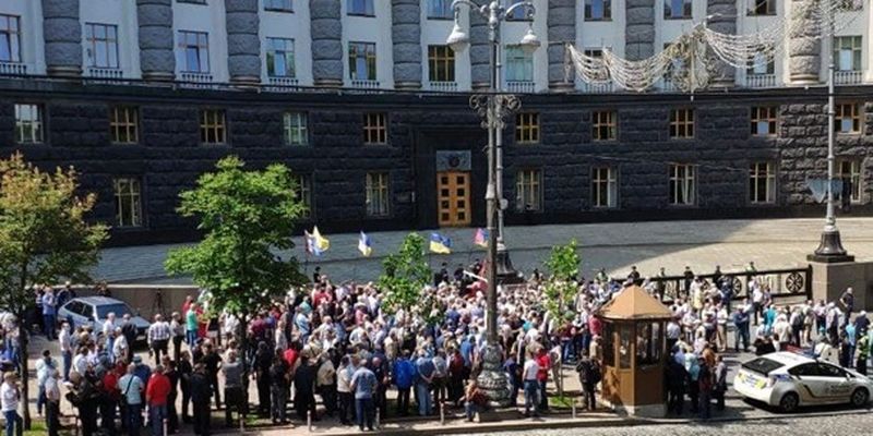 В Киеве и Житомире протестуют пенсионеры-силовики