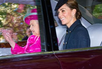 Королева вместе с семьей посетила воскресную службу в Балморале