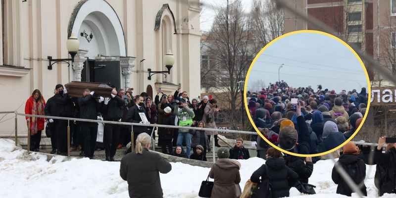 "Украинцы хорошие люди": на митинге после похорон Навального звучат необычные лозунги